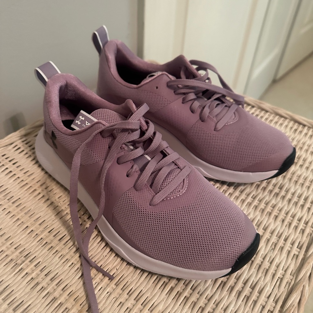 Under Armour Sneakers - size 6.5